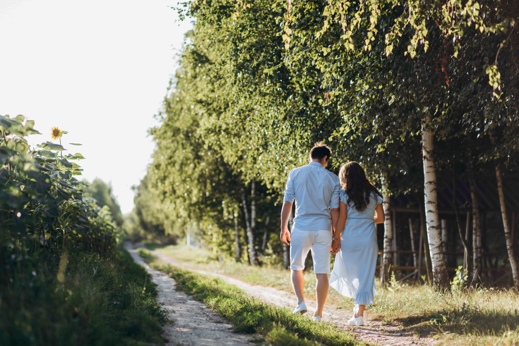 expecting-man-woman-walk-along-path-across-field-with-sunflowers (1).jpg expecting-man-woman-walk-along-path-across-field-with-sunflowers (1).jpg